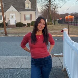 BRANDY MELVILLE quarter sleeve boat neck